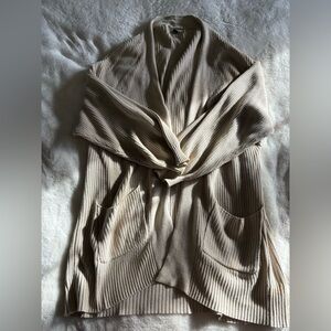 Universal Thread Cream Women's Sweater